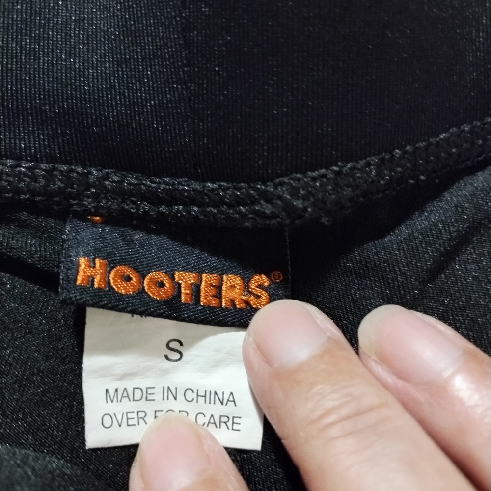 Hooters White and Black Logo Tank with Shorts - Picture 2 of 8